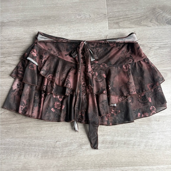 Floral semi sheer skirt and top Two-Piece Set - Picture 6 of 8